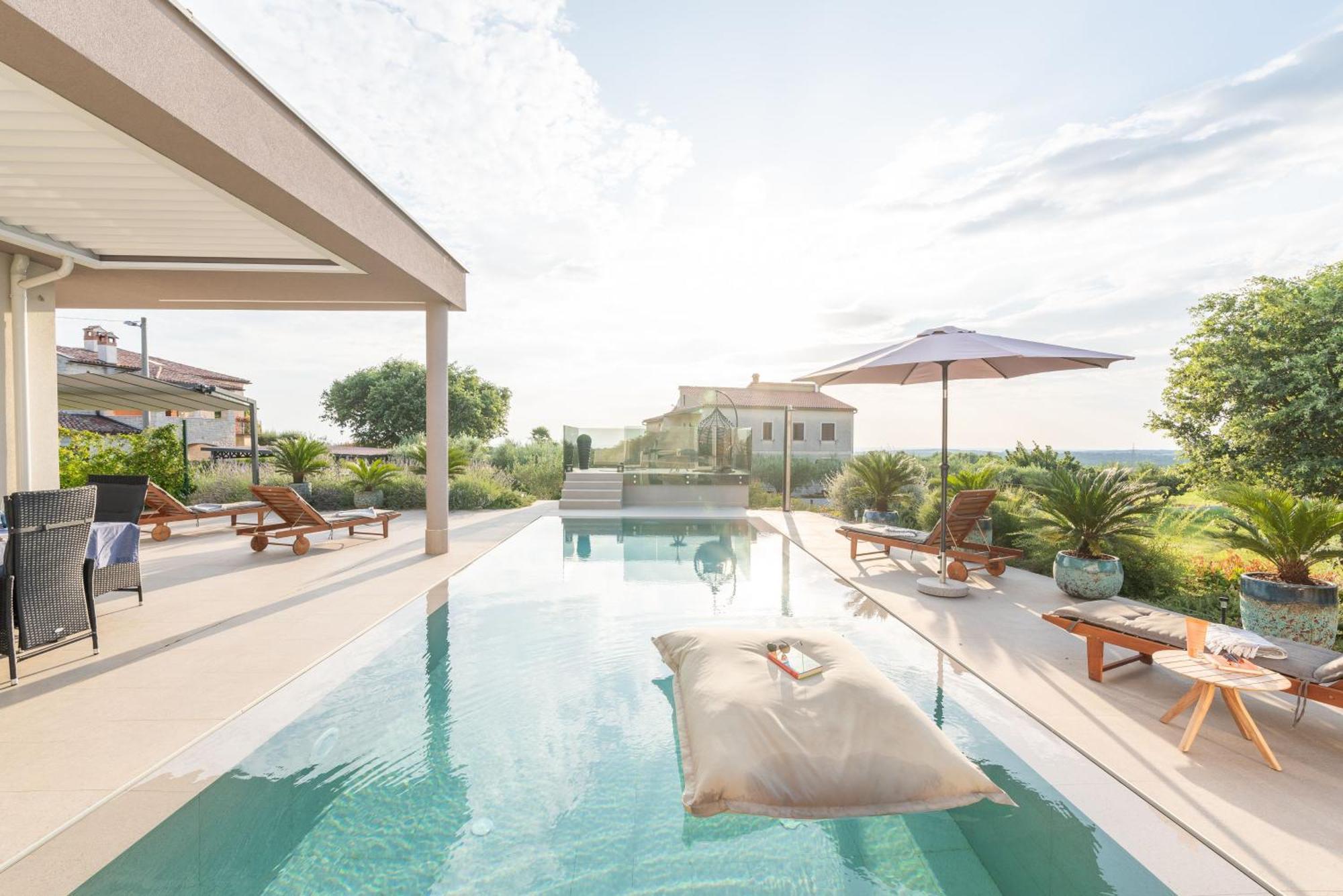 Serena Mit Pool Fuer 6 Personen, Mit Wunderschoenem Garten Bei Vikendica