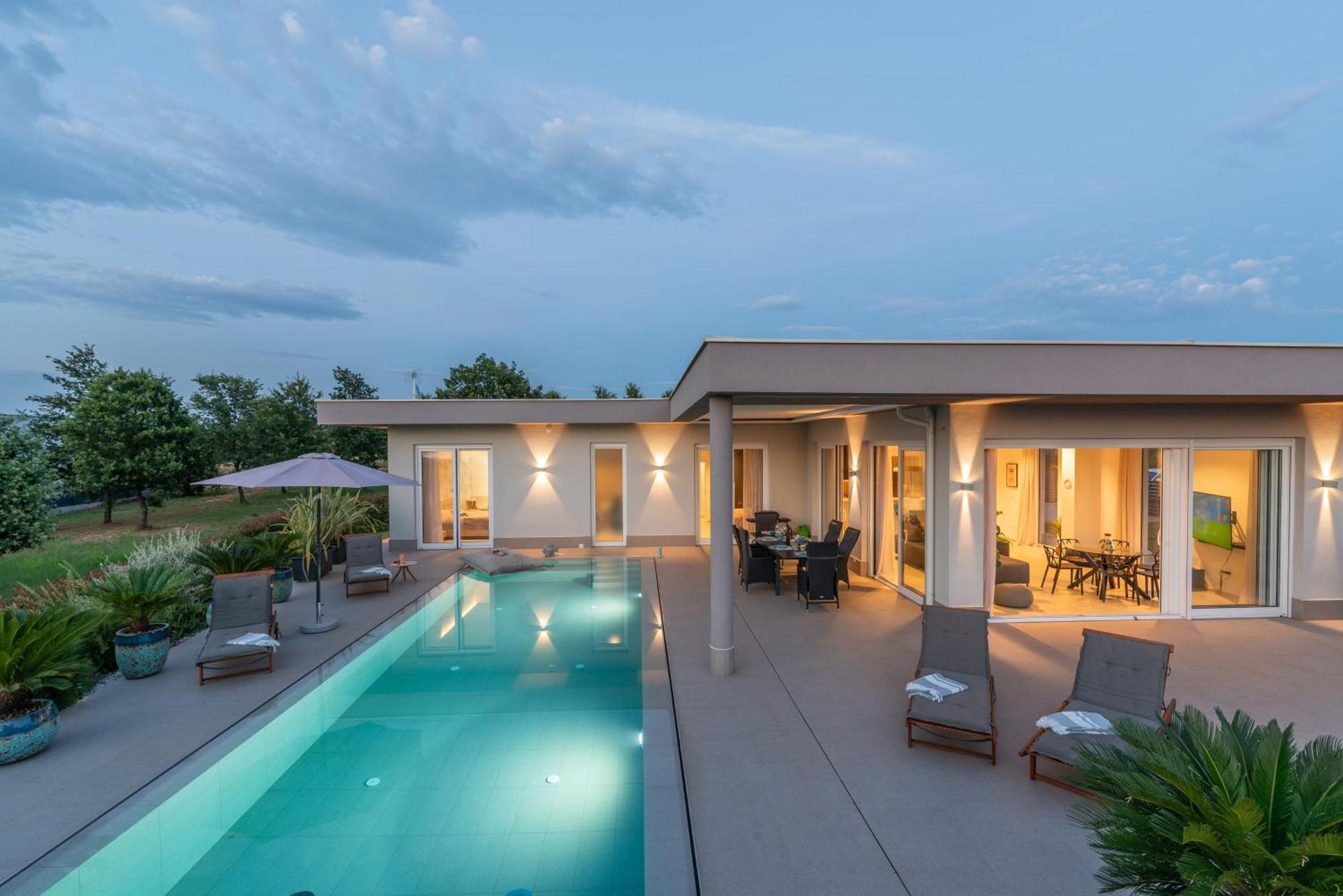 Serena Mit Pool Fuer 6 Personen, Mit Wunderschoenem Garten Bei