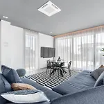 Villa Serena Mit Pool Fuer 6 Personen, Mit Wunderschoenem Garten Bei Porec