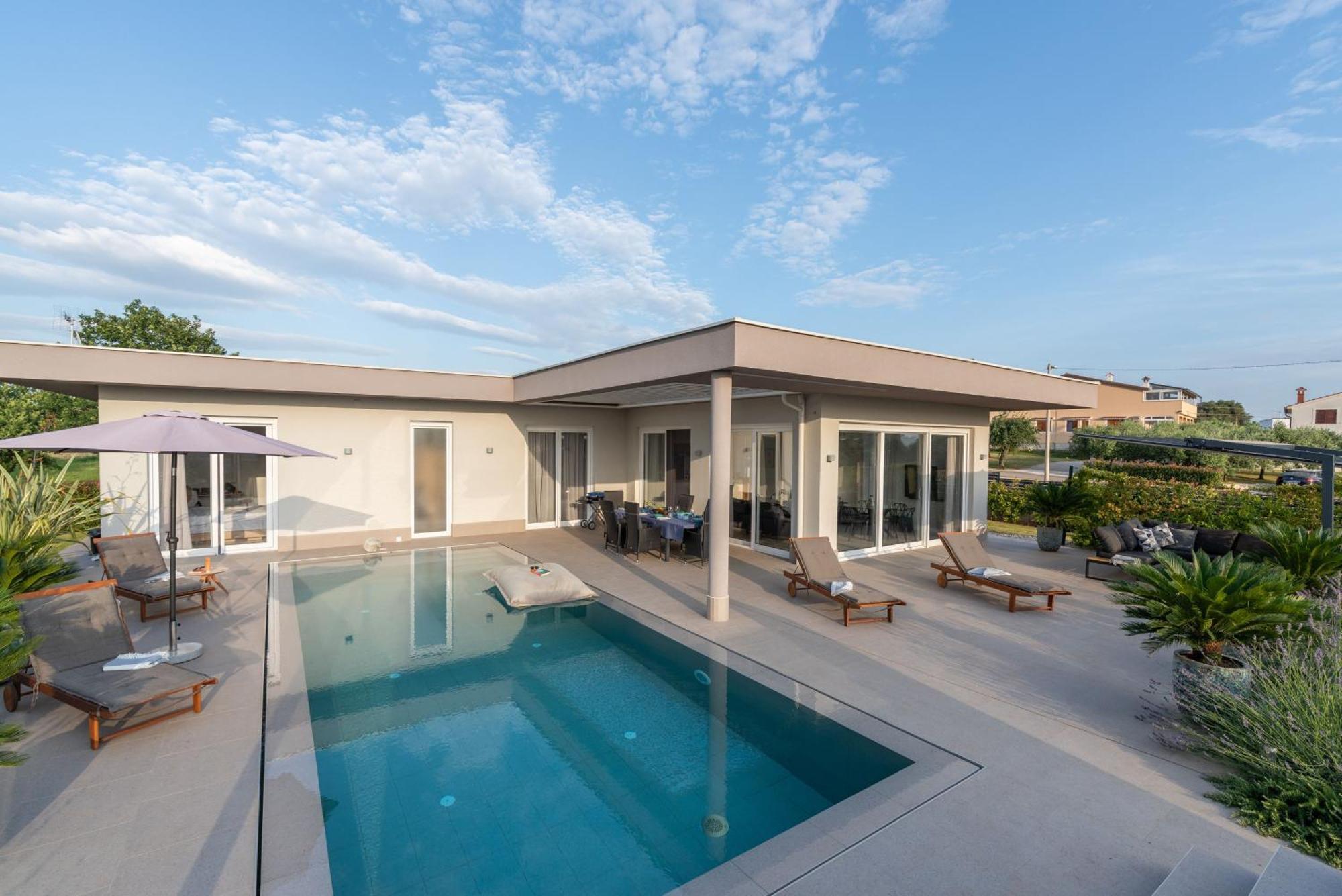 Serena Mit Pool Fuer 6 Personen, Mit Wunderschoenem Garten Bei *