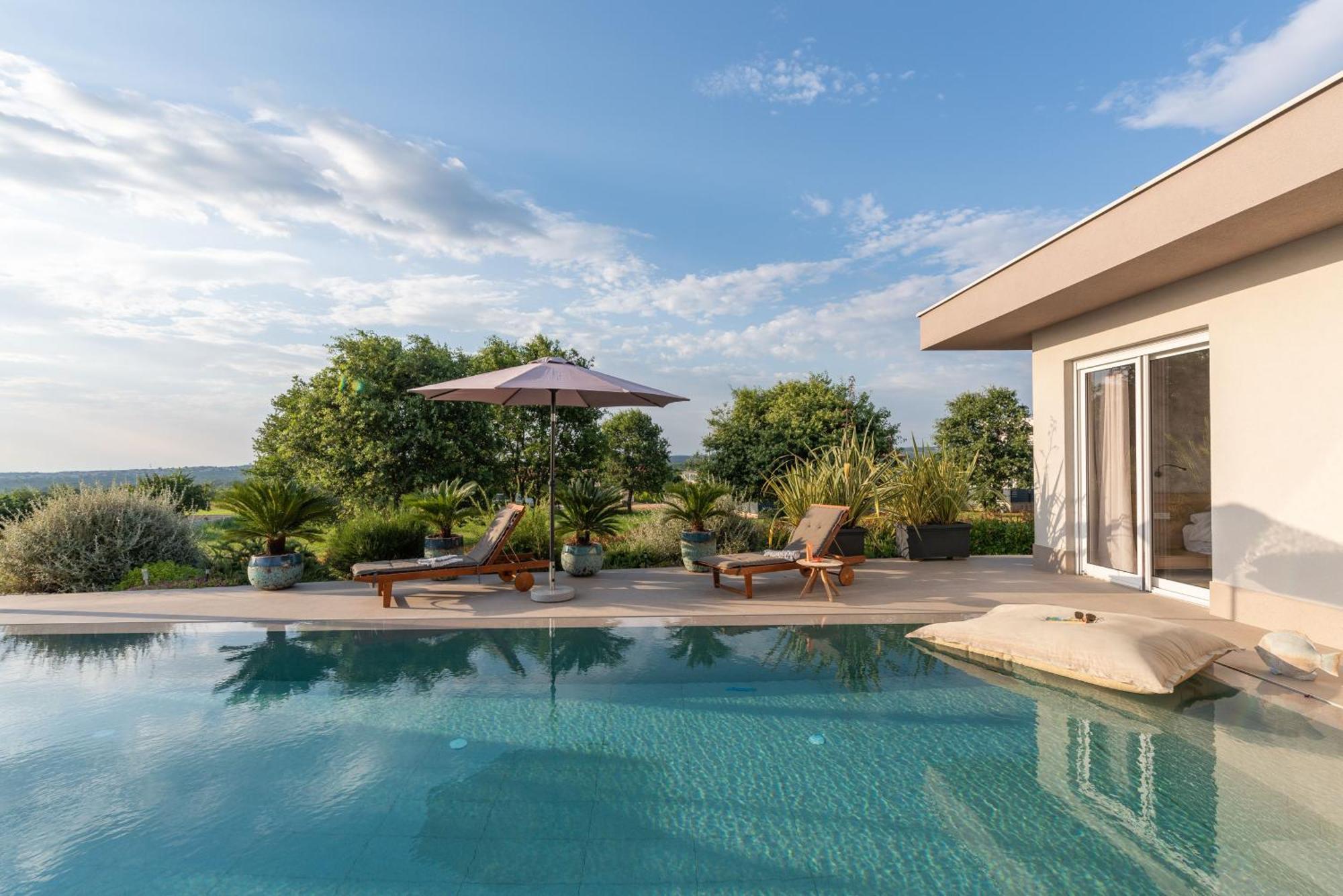 Serena Mit Pool Fuer 6 Personen, Mit Wunderschoenem Garten Bei Ferienhaus