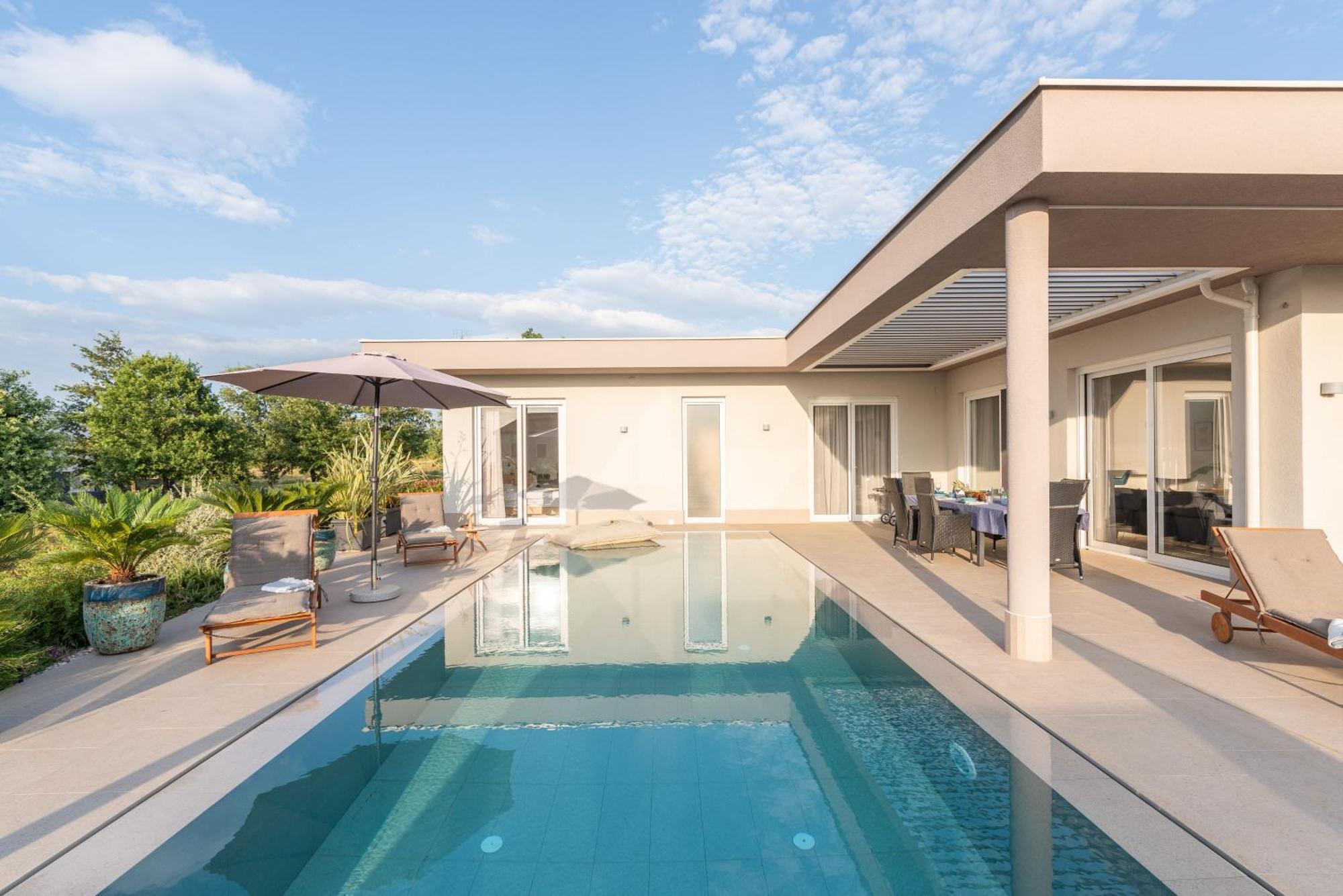 Serena Mit Pool Fuer 6 Personen, Mit Wunderschoenem Garten Bei Ferienhaus Poreč