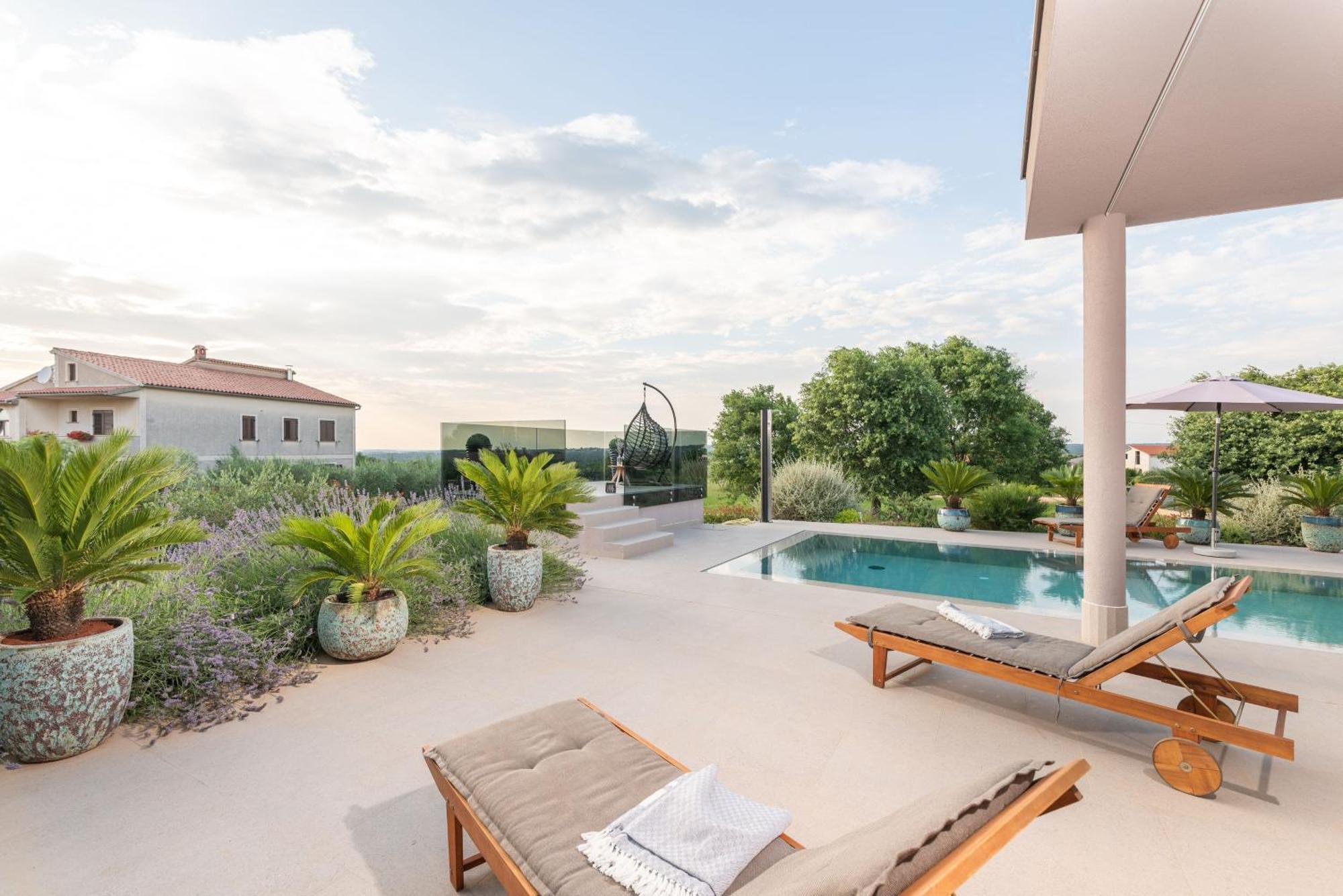 Serena Mit Pool Fuer 6 Personen, Mit Wunderschoenem Garten Bei Ferienhaus *