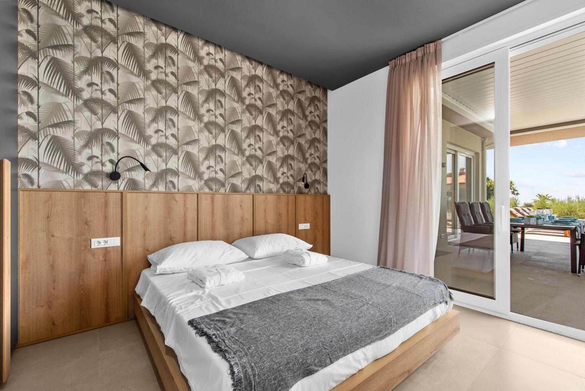 Ferienhaus Serena Mit Pool Fuer 6 Personen, Mit Wunderschoenem Garten Bei Poreč