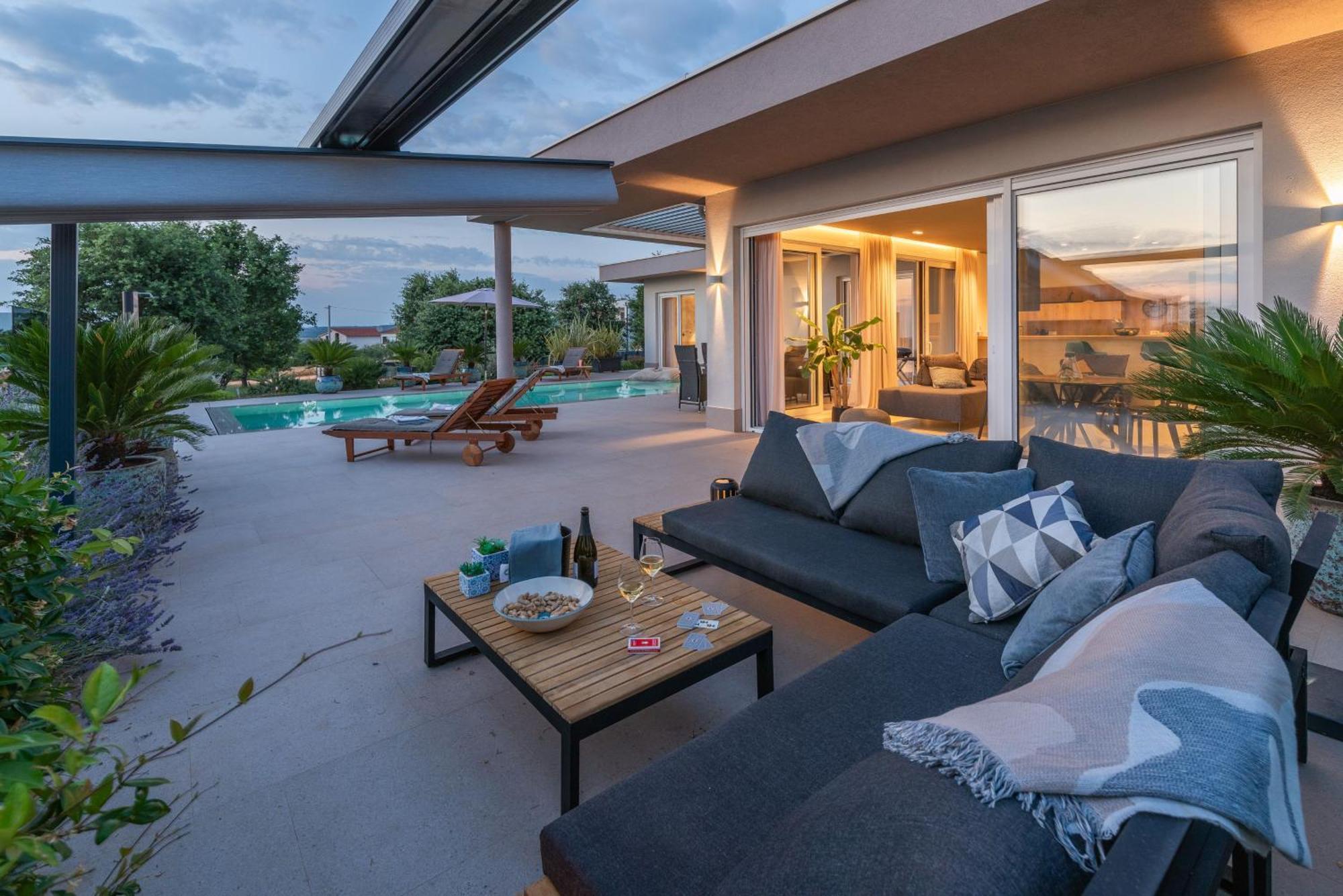 Serena Mit Pool Fuer 6 Personen, Mit Wunderschoenem Garten Bei Poreč