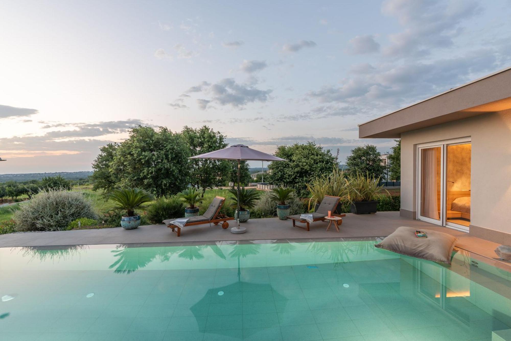 Ferienhaus Serena Mit Pool Fuer 6 Personen, Mit Wunderschoenem Garten Bei