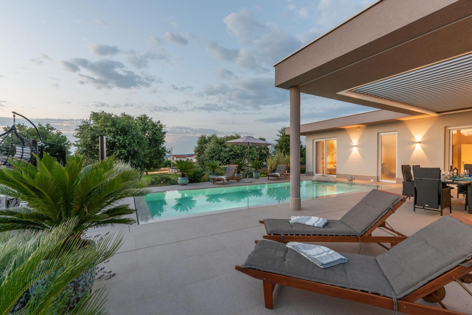 Serena Mit Pool Fuer 6 Personen, Mit Wunderschoenem Garten Bei Ferienhaus